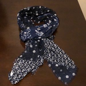 Lightweight mixed print Gap scarf